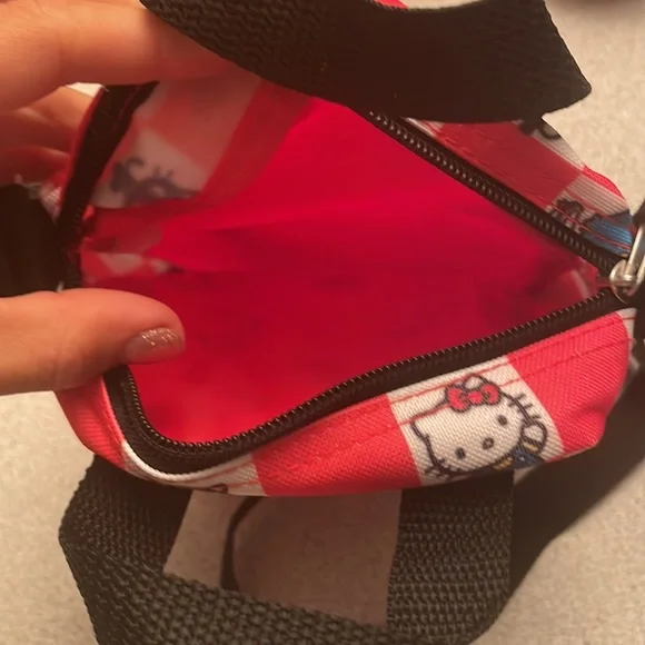 Hello Kitty Pouch - Picture 4 of 5